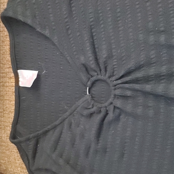 Large black with circle design in middle - Picture 2 of 7